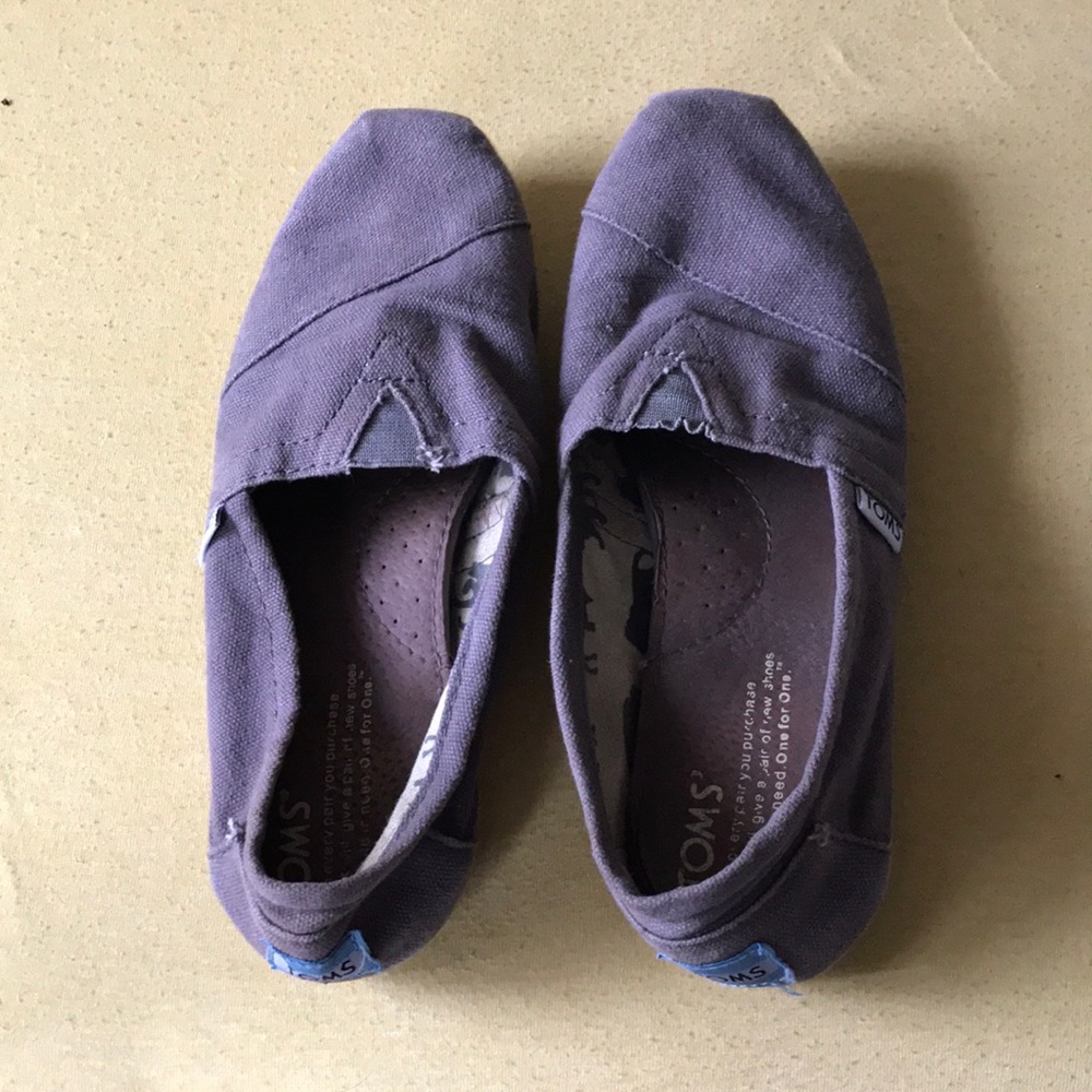 Gray Toms